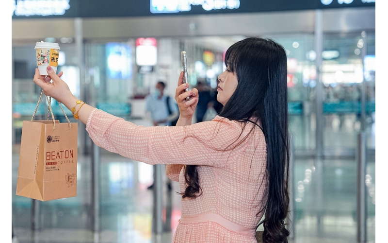 沪滇协作，让云南保山小粒咖啡香飘黄浦江 Collaboration between Shanghai and Yunnan, allowing the aroma of Yunnan Baoshan small grain coffee to float along the Huangpu River