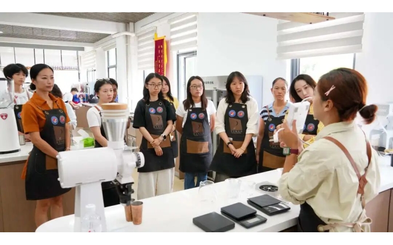 一个&ldquo;旅行包&rdquo;，看见普洱咖啡师的另一种可能A 'travel bag', seeing another possibility of Pu erh baristas