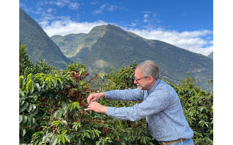 一杯咖啡，从云南大山飘香世界 A cup of coffee, fragrant from the mountains of Yunnan to the world, Xu Yumeng
