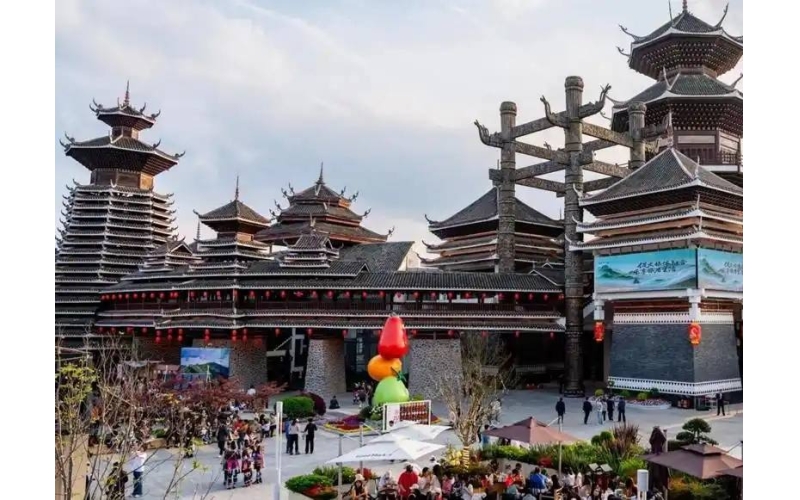 盛夏避暑季，满城咖啡香！多彩贵州城邀你玩转咖啡戏剧节Summer escape season, the city is filled with the aroma of coffee! Colorful Guizhou City invites you to play the Coffee Drama Festival
