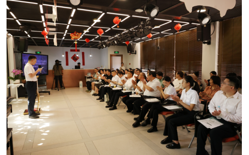 上海首份！徐汇为咖啡店主量身定制&ldquo;经营避坑指南&rdquo;&rarr;The first one in Shanghai! Xuhui customizes a "Business Avoiding Guide" for coffee shop owners &rarr;
