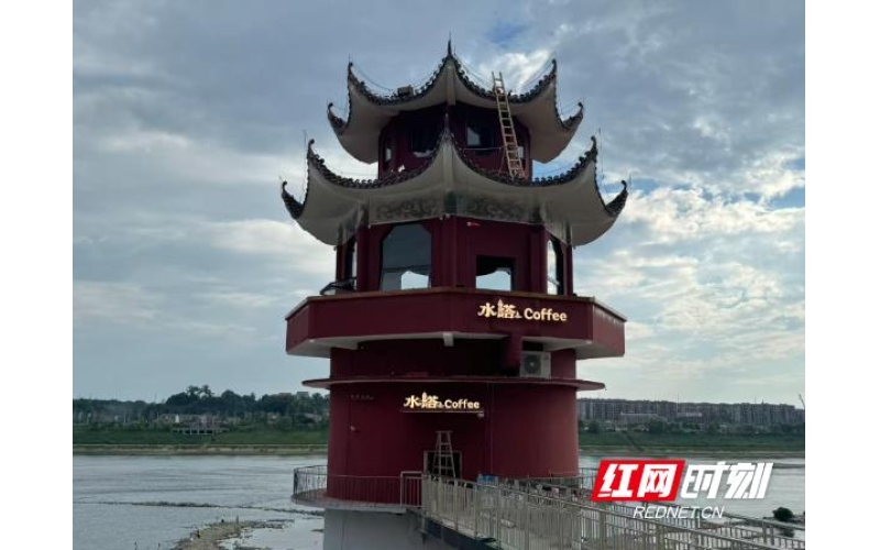 水塔咖啡试营启幕 辰溪夜经济新添江畔文旅会客厅Water tower coffee trial camp opens, Chenxi night economy adds new riverside cultural and tourism club living room