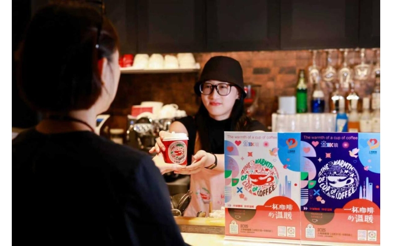 &ldquo;一杯咖啡的温暖&rdquo;再次启航，沪上千余家咖啡店传递公益温度The warmth of a cup of coffee sets sail again, with over a thousand coffee shops in Shanghai spreading the warmth of public welfare