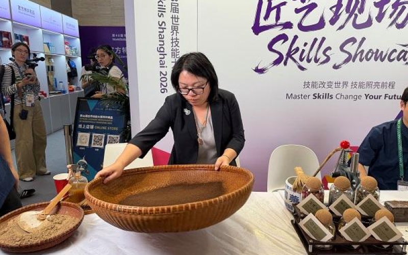 胡庆余堂亮相世界技能大赛，把中医药戴上身、泡进咖啡